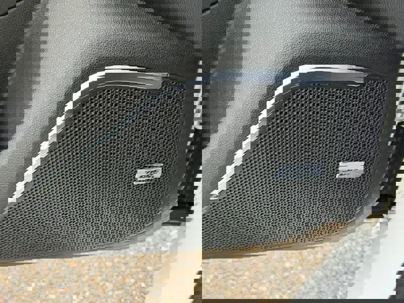 Image Renault MEGANE IV BERLINE 5 PTES. 1.6 TCe 205 GT Full leds GPS Caméra Bose Bluetooth Régul adapt Clim auto Gtie 1 an 